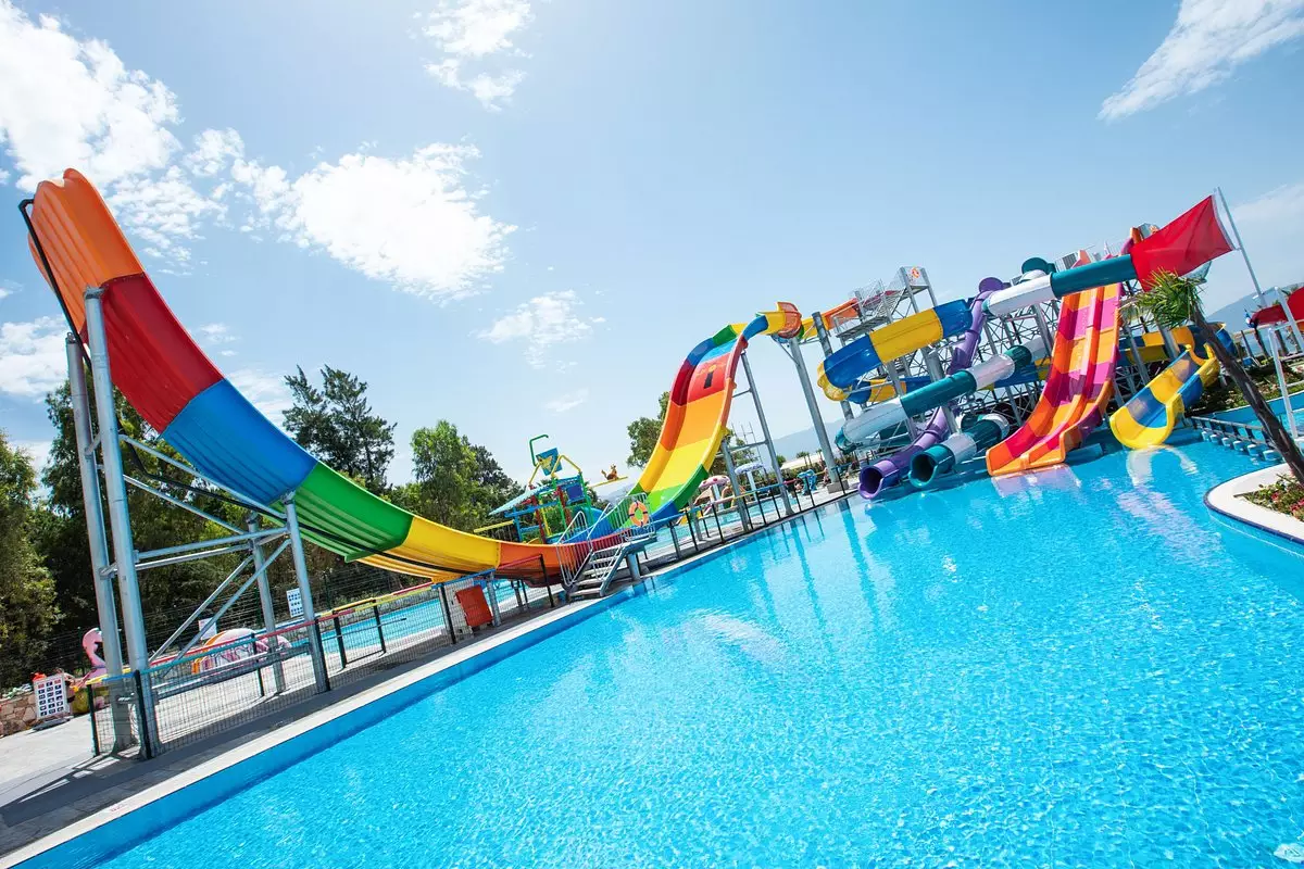 پارک آبی هتل لیبرتی گلف